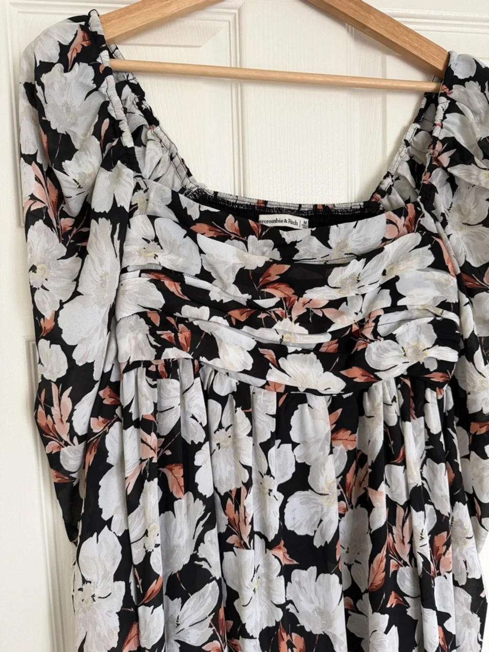 Abercrombie & Fitch Black and White Floral Square-Neck Mini Dress - Picture 4 of 5